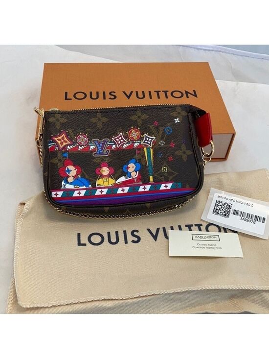 Louis Vuitton Handbags - 𝅺LOUIS Vuitton Christmas 2020 mini pochette access